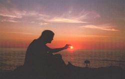 Sun between the fingers!